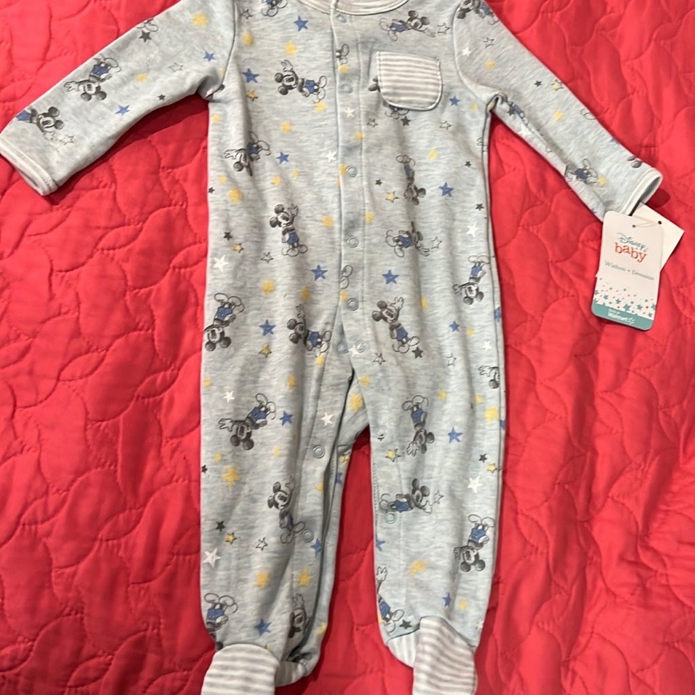Sleep and play Mickey Mouse